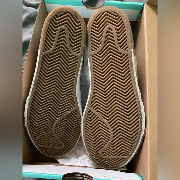 Colorful High-Top Sneakers - Picture 3 of 3